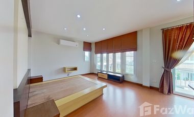 Get Rich Quick with a 300 sqm House in Richy Rich Land!