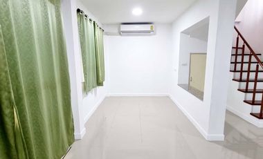 2 Bedroom Townhouse for sale at Novo Ville Wongwaen-Lumlukka Klong 5