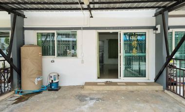 2 Bedroom Townhouse for sale at Novo Ville Wongwaen-Lumlukka Klong 5