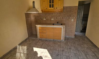 Departamento Tipo Casa en alquiler en Lanus Oeste