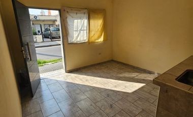 Departamento Tipo Casa en alquiler en Lanus Oeste