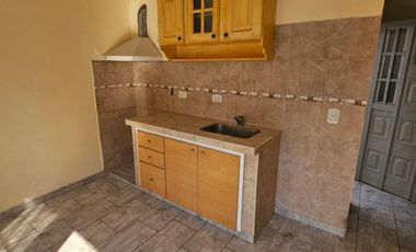 Departamento Tipo Casa en alquiler en Lanus Oeste
