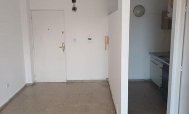 Alquiler Departamento 1 dormitorio balcón en Alberdi $400.000 finales.