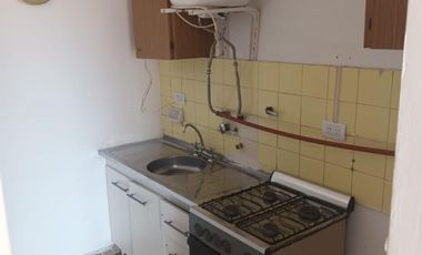Alquiler Departamento 1 dormitorio balcón en Alberdi $400.000 finales.