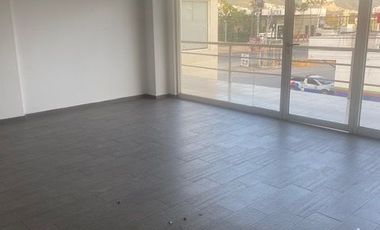 Excelente local en plaza comercial Carretera Nacional