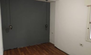 Casa  chalet- venta City Bell  parque pileta lote 10,50 x 46