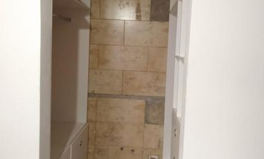 Casa  chalet- venta City Bell  parque pileta lote 10,50 x 46