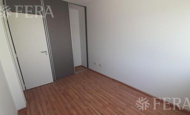 Venta de Departamento triplex de 3 ambientes con cochera y patio en Wilde (30408)