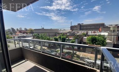 Venta de Departamento triplex de 3 ambientes con cochera y patio en Wilde (30408)