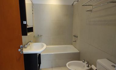 Casa  venta Villa Elisa 2 dormitorios cocheras parque asfalto servicios