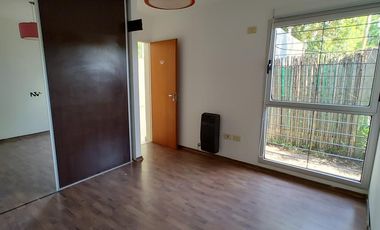 Casa  venta Villa Elisa 2 dormitorios cocheras parque asfalto servicios