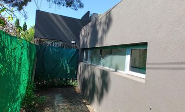 Casa  venta Villa Elisa 2 dormitorios cocheras parque asfalto servicios