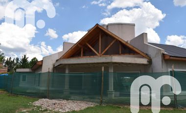 VENTA DE CASA A TERMINAR EN CAMPOS DE ROCA