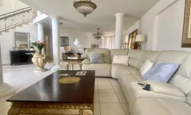 Residencia en Renta en Loma Dorada, Ensenada – Amplio Patio y Seguridad 24/7