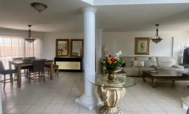 Residencia en Renta en Loma Dorada, Ensenada – Amplio Patio y Seguridad 24/7