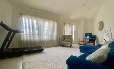 Residencia en Renta en Loma Dorada, Ensenada – Amplio Patio y Seguridad 24/7