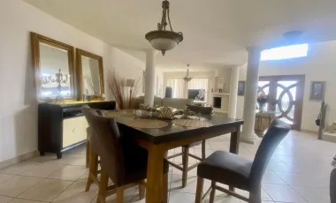 Residencia en Renta en Loma Dorada, Ensenada – Amplio Patio y Seguridad 24/7