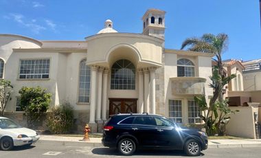 Residencia en Renta en Loma Dorada, Ensenada – Amplio Patio y Seguridad 24/7