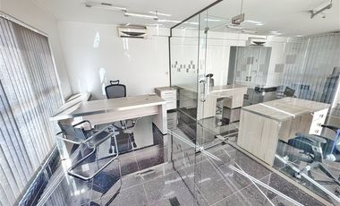 Oficina en Arriendo en Excelente conectividad!! Remodelada!