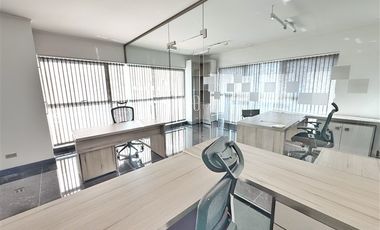 Oficina en Arriendo en Excelente conectividad!! Remodelada!