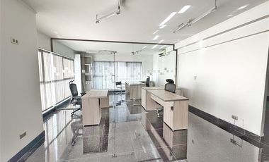 Oficina en Arriendo en Excelente conectividad!! Remodelada!