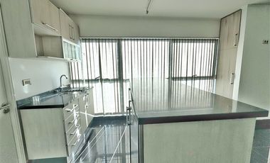 Oficina en Arriendo en Excelente conectividad!! Remodelada!