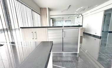 Oficina en Arriendo en Excelente conectividad!! Remodelada!