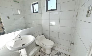 Oficina en Arriendo en Excelente conectividad!! Remodelada!
