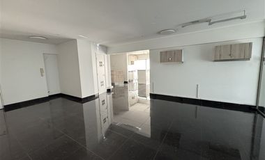 Oficina en Arriendo en Excelente conectividad!! Remodelada!