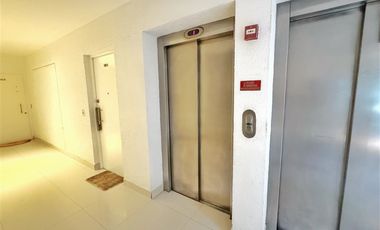 Oficina en Arriendo en Excelente conectividad!! Remodelada!