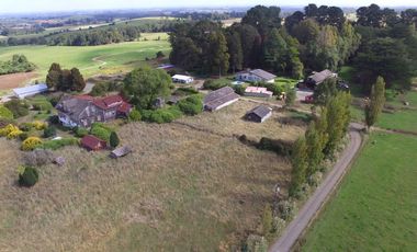 Hermosa y gran casa con campo y bello entorno
