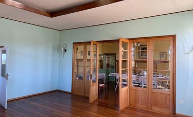 Hermosa y gran casa con campo y bello entorno