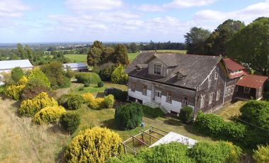 Hermosa y gran casa con campo y bello entorno