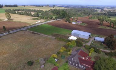 Hermosa y gran casa con campo y bello entorno
