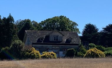 Hermosa y gran casa con campo y bello entorno