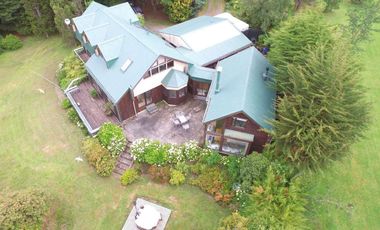 Espectacular casa sureña en Parque Ivian, Puerto Varas