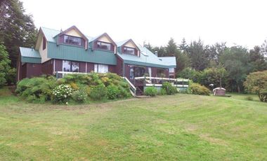 Espectacular casa sureña en Parque Ivian, Puerto Varas