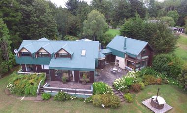 Espectacular casa sureña en Parque Ivian, Puerto Varas