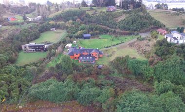 Gran y hermosa casa en Chiloé con vista al mar, orilla y piscina techada