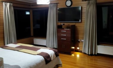 Gran y hermosa casa en Chiloé con vista al mar, orilla y piscina techada