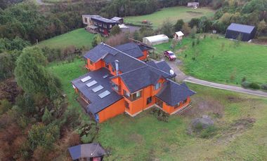 Gran y hermosa casa en Chiloé con vista al mar, orilla y piscina techada