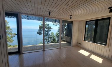 Espectacular casa con increíble vista al lago Llanquihue sobre terreno de 2,25 hectárea