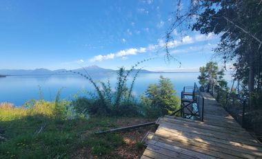 Espectacular casa con increíble vista al lago Llanquihue sobre terreno de 2,25 hectárea