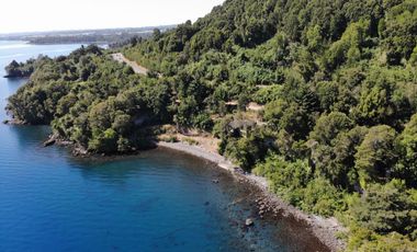 Espectacular casa con increíble vista al lago Llanquihue sobre terreno de 1,1 hectárea