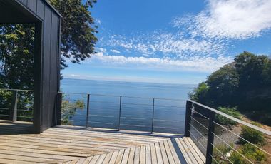 Espectacular casa con increíble vista al lago Llanquihue sobre terreno de 1,1 hectárea