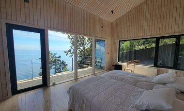 Espectacular casa con increíble vista al lago Llanquihue sobre terreno de 1,1 hectárea