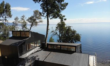 Espectacular casa con increíble vista al lago Llanquihue sobre terreno de 1,1 hectárea