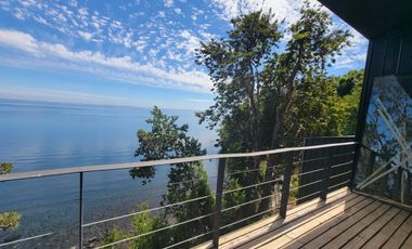Espectacular casa con increíble vista al lago Llanquihue sobre terreno de 1,1 hectárea