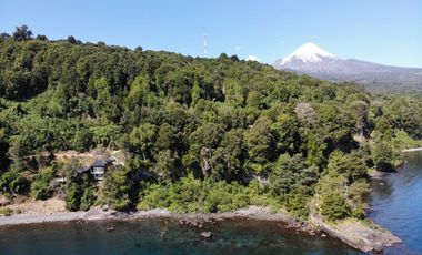 Espectacular casa con increíble vista al lago Llanquihue sobre terreno de 1,1 hectárea