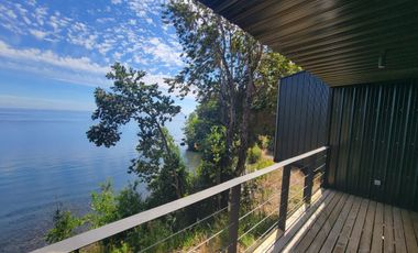Espectacular casa con increíble vista al lago Llanquihue sobre terreno de 1,1 hectárea